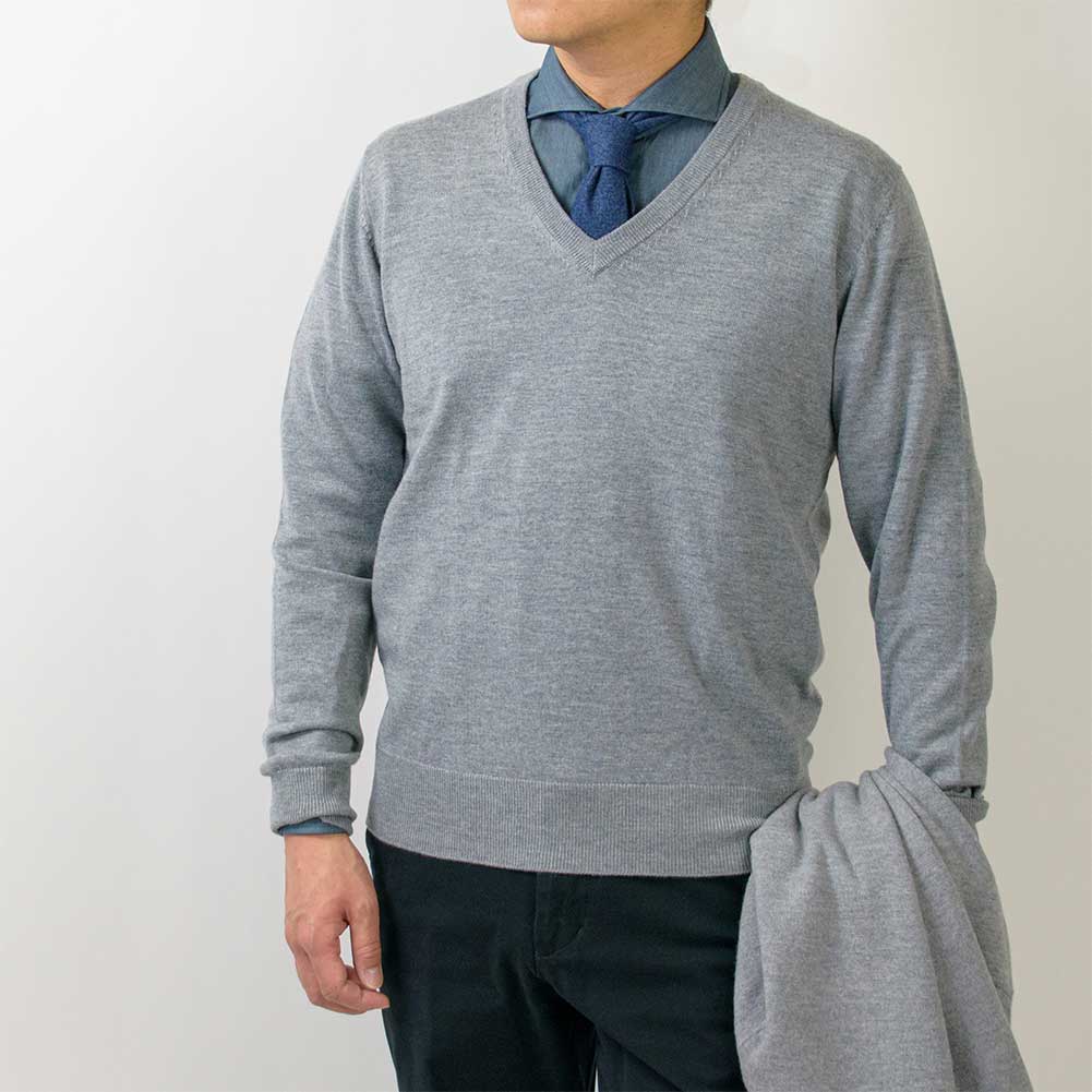 Vネックプルオーバー セーター ウール100% 全３色 ネイビー 紺色 